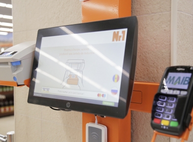 Achitări autonome cu cardul în zona de autoservire la cel mai mare magazin din reţeaua Nr1