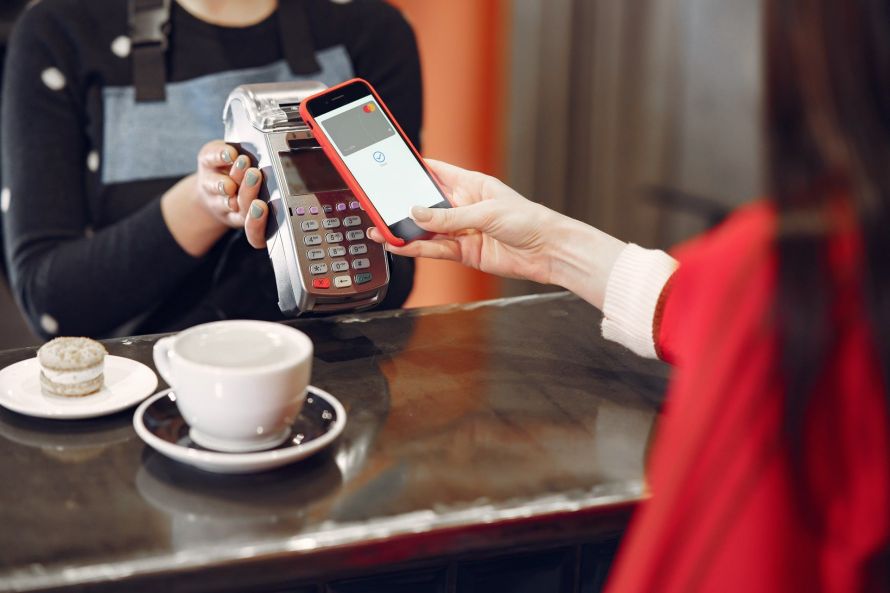 Terminale POS cu fiscalizare și 4G gratuit. Cărei bănci aparține soluția pentru afaceri?
