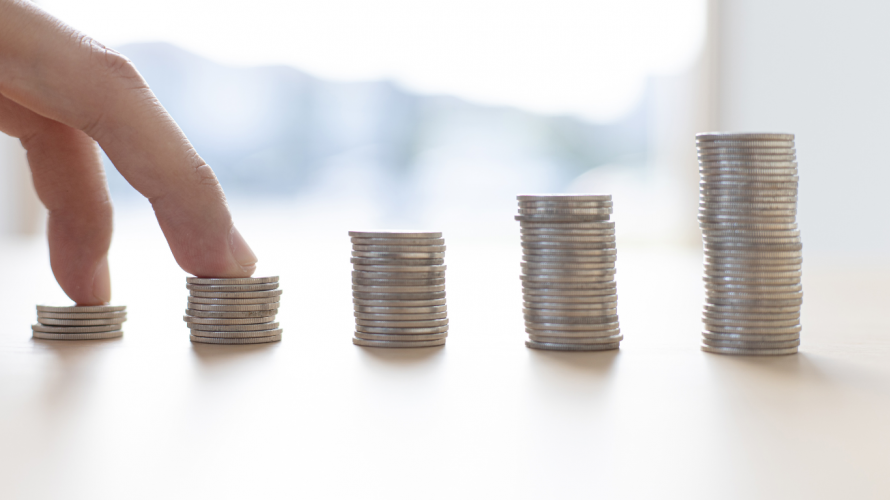 Cea mai mare dobândă de pe piață – 8%. Ce bancă o oferă și ce primesc clienții digitali?