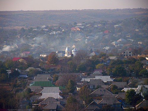 O bancă din Moldova modernizează un sat cu 3 milioane de lei. Cum e posibil?