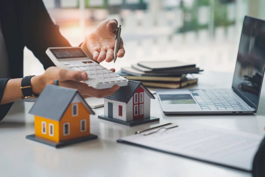 Credit imobiliar cu rată fixă în primii doi ani. De la ce bancă vine oferta? 