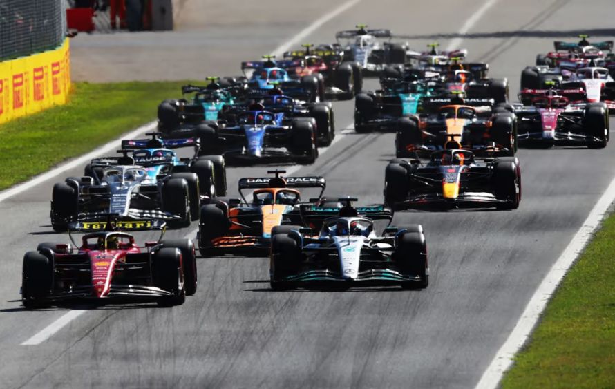 O bancă românească ajunge pe căștile celor mai rapizi piloți din Formula 1