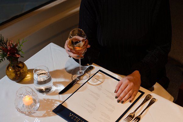 Beneficii gourmet pentru clienții Moldindconbank: stridii gratuite și reduceri în restaurante selecte