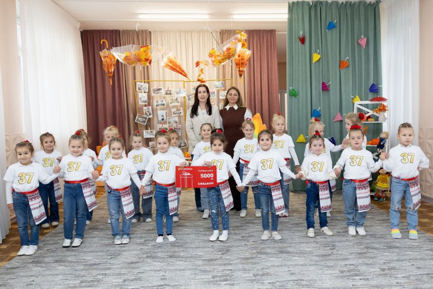 Moldindconbank a oferit vouchere de 5.000 lei grădinițelor finaliste ale campaniei „Alege filtre în loc de plastic”