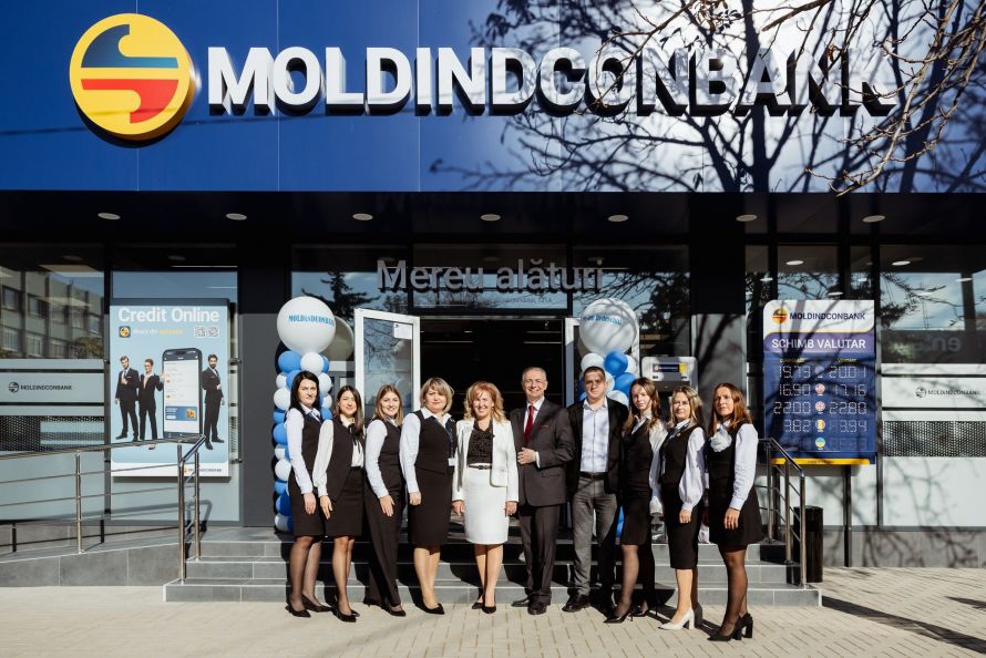 Moldindconbank continuă modernizarea rețelei: sucursala din Sângerei, reconstruită din temelii și redeschisă oficial