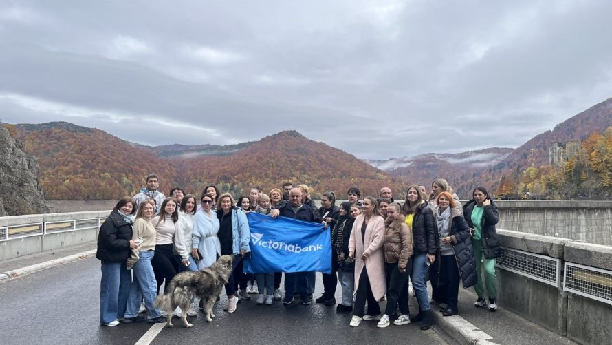Echipa Victoriabank, în drumeție pe Transfăgărășan: teambuilding în culorile toamnei