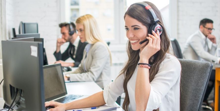 Moldindconbank angajează vocea care îi va ghida clienții. Aplică pentru poziția de Specialist Suport 24/24