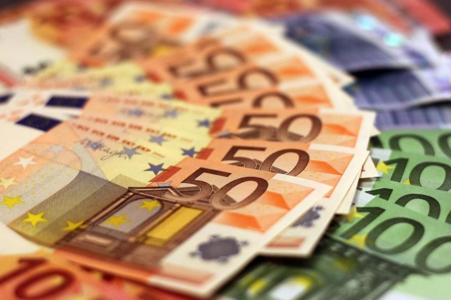 Cash-ul rămâne rege: O țară din UE a introdus în Constituție dreptul la plata cu numerar