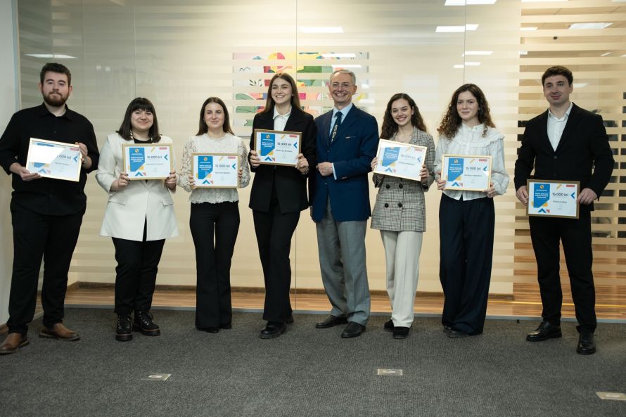 Moldindconbank susține tinerii cu idei în finanțe: burse de 15.000 de lei