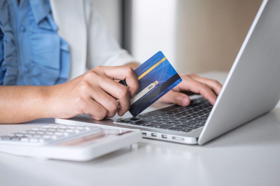 Cardurile au depășit numeric populația Moldovei: peste 4,2 milioane în circulație