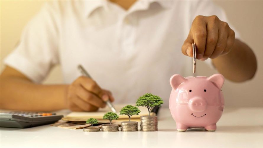 Studiu: Doar un român din zece reușește să economisească, iar încrederea în BNR scade