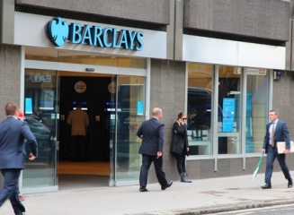 Grupul bancar Barclays concediază 12.000 de persoane și majorează bonusurile cu 10%