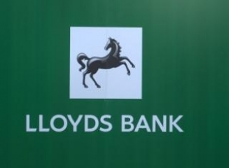 UK: Lloyds va închide 150 de filiale și va concedia 9.000 de angajați
