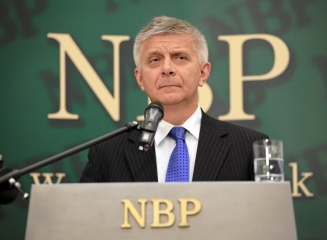 Polonia: Banca centrală recomandă băncilor să renunțe la creditele ipotecare în franci elvețieni