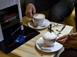A fost deschisă prima cafenea în care nu se acceptă bani cash. Vezi video cu localul din Budapesta.