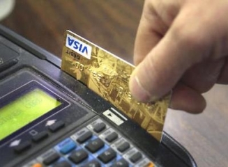 Cum se fură datele la POS de pe carduri fără cip? Ce fac infractorii ulterior? Cât costă datele unui card?