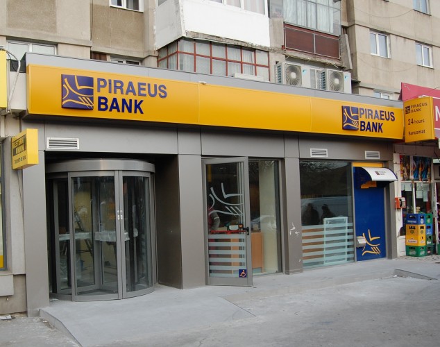 Piraeus Bank va emite carduri clienților timp de 10 minute în toate cele 130 de sucursale din România