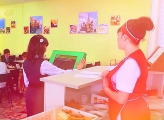 (video) Proiect inovațional al Sberbank în 36 de școli: elevii plătesc la cantină printr-o simplă scanare a palmei