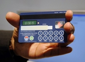 România: Cardul cu display – un nou produs pe piața bancară