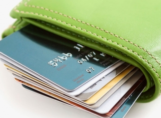 Premieră în România: Numărul de plăți prin card a depășit numărul de retrageri de la ATM