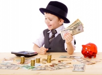 Educația financiară a copiilor: De ce este importantă? Cum se implică băncile în dezvoltarea acesteia?