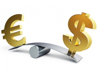 Moneda unică europeană a scăzut la cel mai redus nivel din ultimii 2 ani față de dolar