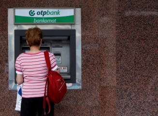 Cadou pentru unguri din partea guvernului: lunar, 2 retrageri gratuite de la bancomate