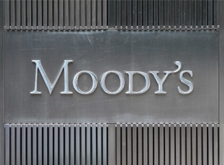 Moody’s a coborât ratingul la „negativ” pentru 82 de bănci europene