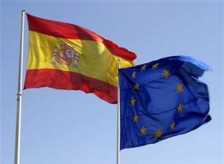 Spaniolii retrag masiv banii din bănci și pleacă din țară