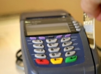 BNM: De la 1 iulie POS-terminale instalate obligatoriu la comercianții cu vânzări mai mari de 2 mln lei