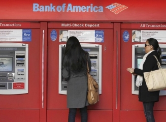 SUA: Băncile alimentează suplimentar bancomatele pentru a face față unei eventuale panici