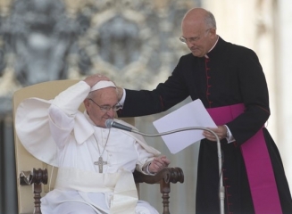 Banca Vaticanului va fi supravegheată de către secretarul personal al lui Papa Francisc