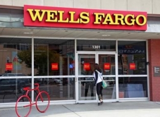 (foto) E-mail către CEO: Un angajat Wells Fargo cere $10.000 creștere a salariului pentru toți 300.000 de colegi