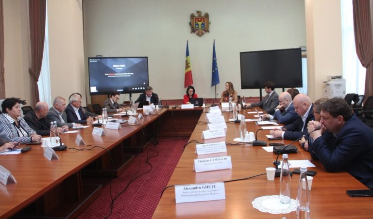 Salariul minim de 7.600 de lei din 2027, discutat la nivel național. Ce urmează să decidă Guvernul